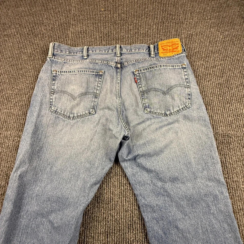 Levis 559 Relaxed Straight Leg Jeans Mens 38x30 Light Wash Blue Denim 00559-0377